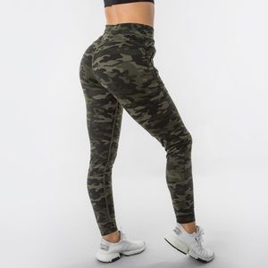 Alphalete green camo joggers size medium